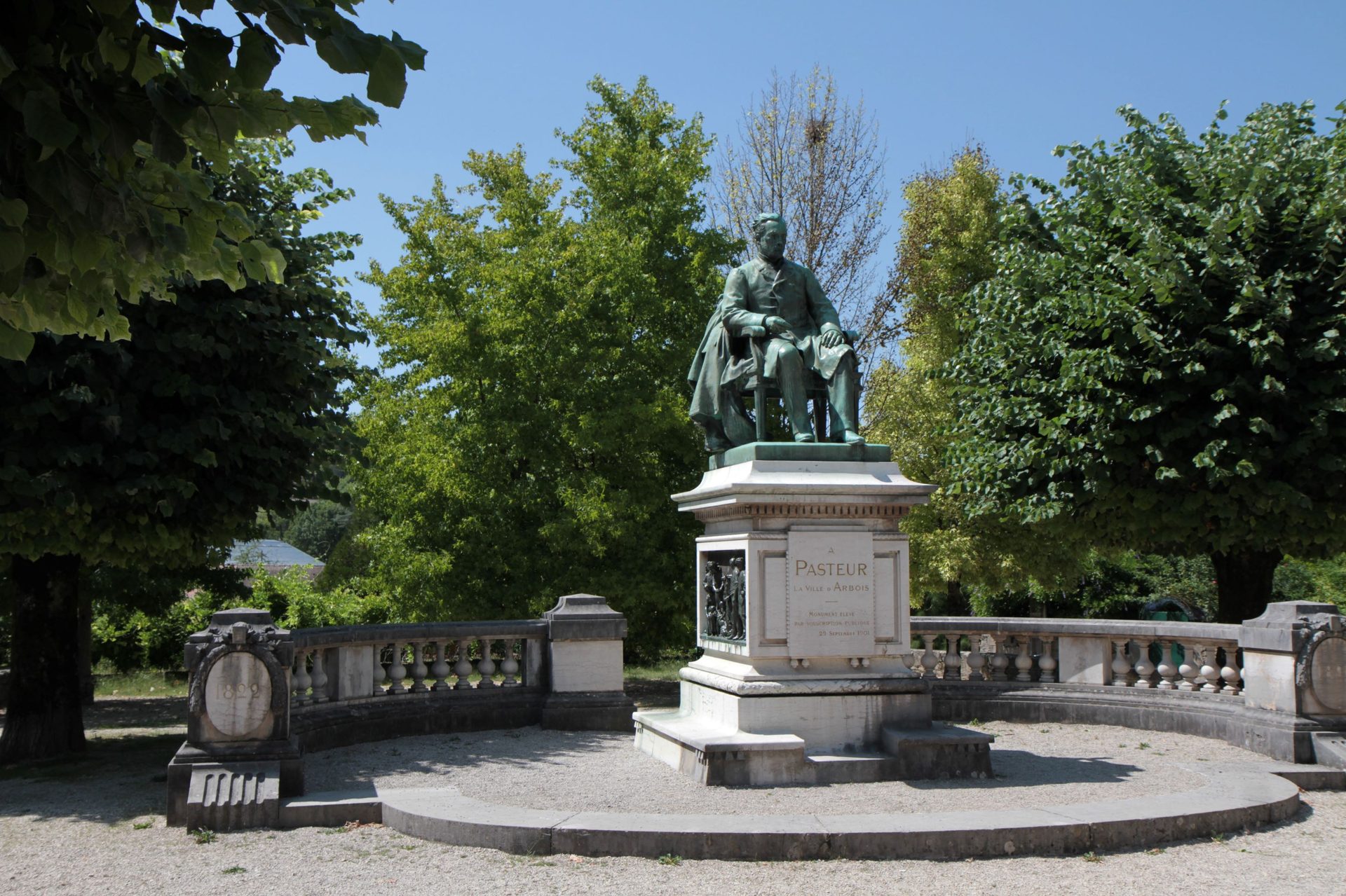 Louis Pasteur's monument, Arbois - 03.JPG